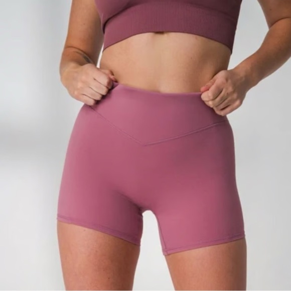 Balance Athletica Pants - Balance Athletica The Cloud Short Short Rhodonite Size Medium